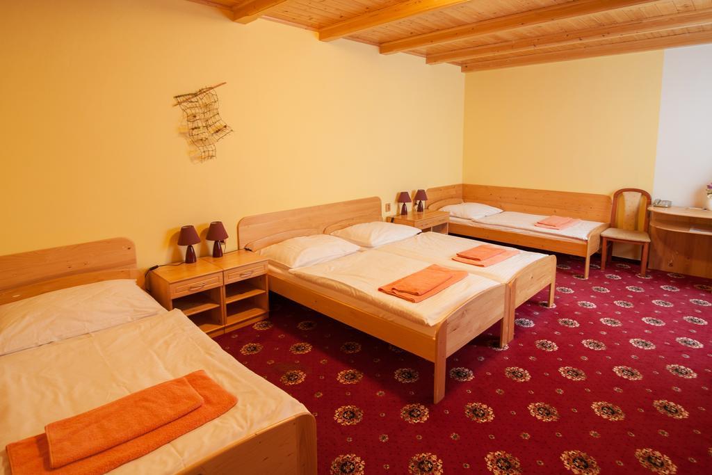 Sport-V-Hotel Hrotovice Zimmer foto
